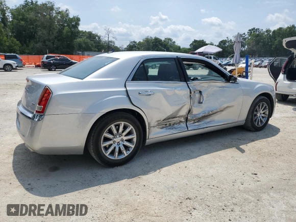 2012 Chrysler 300 Limited z VIN 2C3CCACG4CH249716, wystawiony jako Copart lot #55985435 z przebiegiem 93 756 mil mil oraz Szkody całkowita. Historia ofert i sprzedaży dostępna na DreamBid. Obrazek 3.