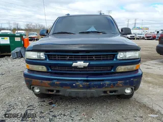 2005 Chevrolet Tahoe Z71 with VIN 1GNEK13Z95R255918, listed as a IAAI auction lot 42033067 with 236,936 mi miles. Bid and sale history available at carsss.com. Image 15.