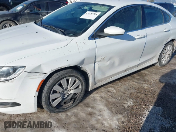 2016 Chrysler 200 Touring z VIN 1C3CCCFB1GN123192, wystawiony jako IAAI lot #41427718 z przebiegiem 87 396 mil mil oraz . Historia ofert i sprzedaży dostępna na DreamBid. Obrazek 6.