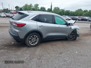 2022 Ford Escape SE z VIN 1FMCU9G60NUA45967, wystawiony jako IAAI lot #42459246 z przebiegiem Nie podano mil oraz . Historia ofert i sprzedaży dostępna na DreamBid. Obrazek 4.