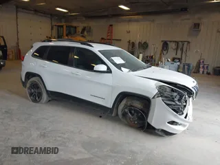 2018 Jeep Cherokee Latitude z VIN 1C4PJMCB3JD561285, wystawiony jako IAAI lot #42123569 z przebiegiem 151 886 mil mil oraz . Historia ofert i sprzedaży dostępna na DreamBid. Obrazek 1.