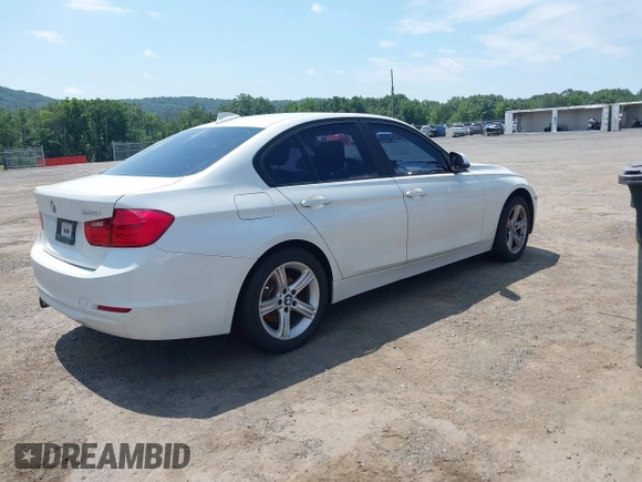 2013 BMW 3 Series 328i xDrive z VIN WBA3B3C56DF532787, wystawiony jako IAAI lot #42680965 z przebiegiem 152 352 mil mil oraz . Historia ofert i sprzedaży dostępna na DreamBid. Obrazek 4.