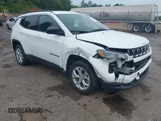 2024 Jeep Compass Latitude with VIN 3C4NJDBN5RT100534, listed as a IAAI auction lot 42190920 with 22,263 mi miles. Bid and sale history available at carsss.com. Image 1.