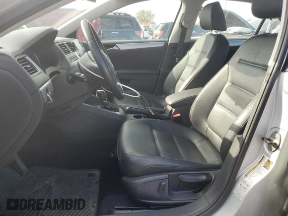 2013 Volkswagen Jetta SE z VIN 3VWDX7AJ8DM428539, wystawiony jako Copart lot #49662365 z przebiegiem 122 768 mil mil oraz Szkoda całkowita • Salvage title. Historia ofert i sprzedaży dostępna na DreamBid. Obrazek 7.