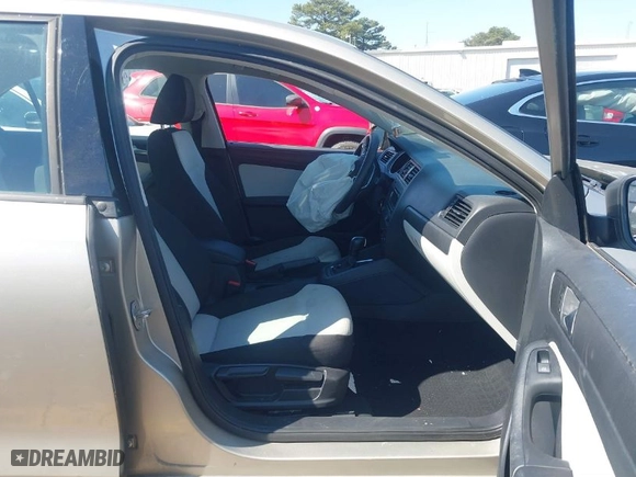 2015 Volkswagen Jetta Sedan 2.0L S with VIN 3VW2K7AJ5FM277619, listed as a IAAI auction lot 41786668 with 73,073 mi miles. Bid and sale history available at carsss.com. Image 5.