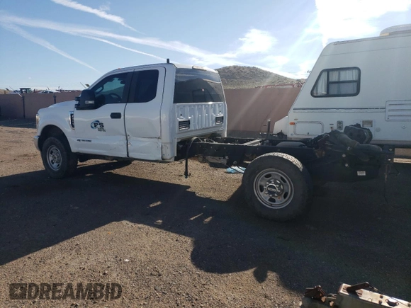 2018 Ford F-350 z VIN 1FD8X3FTXJEC41209, wystawiony jako Copart lot #69285204 z przebiegiem Nie podano mil oraz Czysty tytuł • Clean title. Historia ofert i sprzedaży dostępna na DreamBid. Obrazek 2.