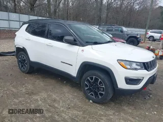 2019 Jeep Compass Trailhawk with VIN 3C4NJDDB0KT733175, listed as a IAAI auction lot 41724527 with 82,574 mi miles and . Bid and sale history available at carsss.com. Image 1.