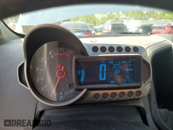 2012 Chevrolet Sonic LS z VIN 1G1JA6SH5C4208565, wystawiony jako Copart lot #56193405 z przebiegiem 53 236 mil mil oraz Szkoda całkowita • Salvage title. Historia ofert i sprzedaży dostępna na DreamBid. Obrazek 9.