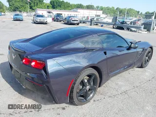 2015 Chevrolet Corvette 1LT z VIN 1G1YB2D74F5103152, wystawiony jako IAAI lot #42206302 z przebiegiem 50 260 mil mil oraz . Historia ofert i sprzedaży dostępna na DreamBid. Obrazek 4.
