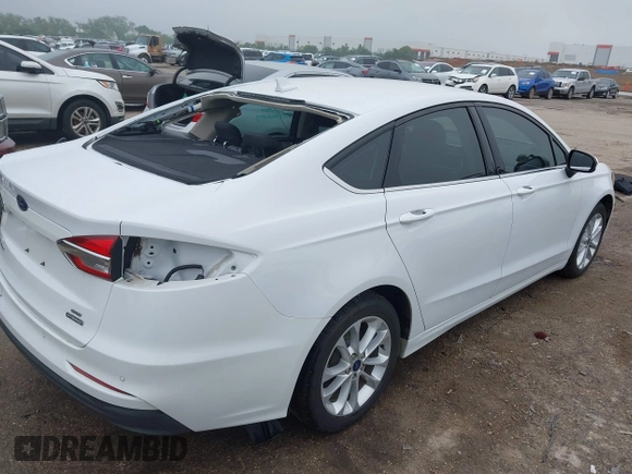 2020 Ford Fusion SE with VIN 3FA6P0LU2LR266943, listed as a IAAI auction lot 42160987 with 61,435 mi miles and . Bid and sale history available at DreamBid. Image 4.
