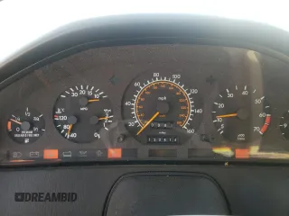 1990 Mercedes-Benz 500 z VIN WDBFA66E8LF010613, wystawiony jako Copart lot #47093275 z przebiegiem 120 814 mil mil oraz Szkody całkowita. Historia ofert i sprzedaży dostępna na DreamBid. Obrazek 9.