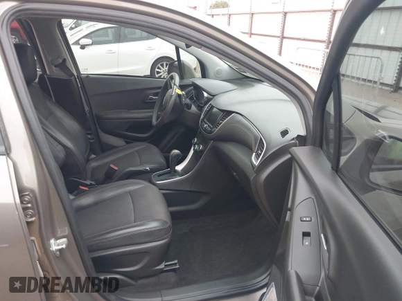 2022 Chevrolet Trax LT with VIN KL7CJLSM2NB563216, listed as a IAAI auction lot 41702010 with 19,937 mi miles. Bid and sale history available at carsss.com. Image 5.