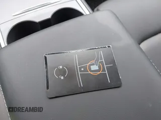 2024 Tesla Model Y Long Range z VIN 7SAYGDEE4RA247532, wystawiony jako IAAI lot #42205480 z przebiegiem 21 273 mil mil oraz . Historia ofert i sprzedaży dostępna na DreamBid. Obrazek 11.
