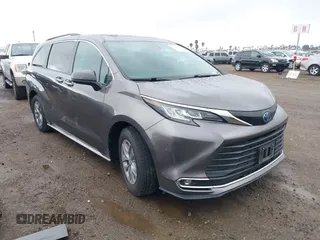 2023 Toyota Sienna XLE with VIN 5TDYRKEC6PS157322, listed as a IAAI auction lot 41631339 with 84,223 mi miles. Bid and sale history available at carsss.com. Image 1.