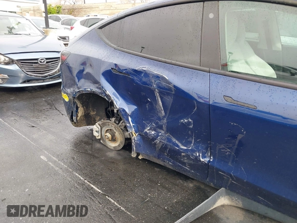 2022 Tesla Model Y Long Range with VIN 7SAYGDEE7NF409294, listed as a IAAI auction lot 41845261 with 73,116 mi miles and . Bid and sale history available at DreamBid. Image 11.