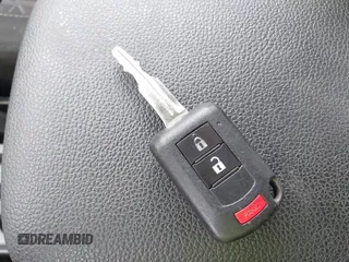 2020 Mitsubishi Outlander ES z VIN JA4AP3AU9LU028969, wystawiony jako IAAI lot #42503716 z przebiegiem 67 234 mil mil oraz . Historia ofert i sprzedaży dostępna na DreamBid. Obrazek 11.