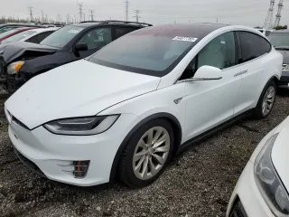 2016 Tesla Model X 70D z VIN 5YJXCBE2XGF022028, wystawiony jako Copart lot #54677785 z przebiegiem Nie podano mil oraz Szkoda całkowita • Salvage title. Historia ofert i sprzedaży dostępna na DreamBid. Obrazek 1.