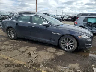 2017 Jaguar XJ with VIN SAJWJ2GD8H8W07547, listed as a Copart auction lot 47433375 with 40,258 mi miles and Clean Title. Bid and sale history available at carsss.com. Image 4.