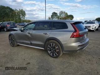2021 Volvo V60 z VIN YV4102WK0M1076923, wystawiony jako Copart lot #71683813 z przebiegiem 32 399 mil mil oraz . Historia ofert i sprzedaży dostępna na DreamBid. Obrazek 2.