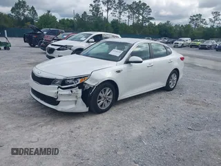 2017 Kia Optima LX z VIN 5XXGT4L32HG161091, wystawiony jako IAAI lot #42266149 z przebiegiem 166 254 mil mil oraz . Historia ofert i sprzedaży dostępna na DreamBid. Obrazek 2.