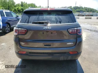 2018 Jeep Compass Latitude z VIN 3C4NJCBB0JT134143, wystawiony jako Copart lot #57228345 z przebiegiem 102 011 mil mil oraz Szkoda całkowita • Salvage title. Historia ofert i sprzedaży dostępna na DreamBid. Obrazek 6.