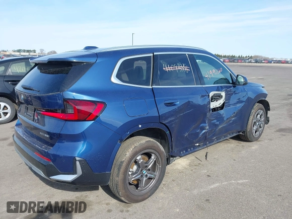 2025 BMW X1 xDrive28i z VIN WBX73EF01S5110817, wystawiony jako IAAI lot #41991160 z przebiegiem 1 287 mil mil oraz . Historia ofert i sprzedaży dostępna na DreamBid. Obrazek 4.