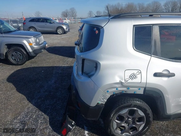 2017 Jeep Renegade Sport with VIN ZACCJAAH3HPF00275, listed as a IAAI auction lot 41353370 with 134,479 mi miles. Bid and sale history available at carsss.com. Image 18.