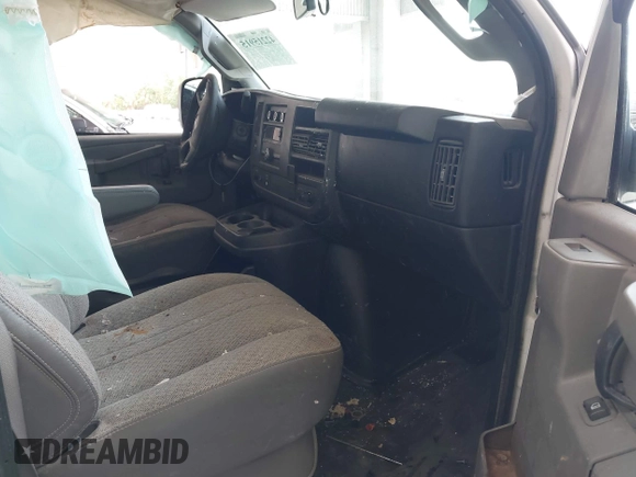 2017 GMC Savana Cargo z VIN 1GTW7AFF4H1149962, wystawiony jako IAAI lot #42215915 z przebiegiem 105 181 mil mil oraz . Historia ofert i sprzedaży dostępna na DreamBid. Obrazek 5.