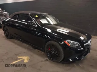 2019 Mercedes-Benz C 300 z VIN WDDWK8EB7KF779240, wystawiony jako IAAI lot #42093433 z przebiegiem 74 967 mil mil oraz . Historia ofert i sprzedaży dostępna na DreamBid. Obrazek 1.