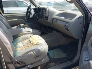 1996 Chevrolet Suburban with VIN 1GNEC16R3TJ375251, listed as a IAAI auction lot 41687460 with 262,907 mi miles. Bid and sale history available at carsss.com. Image 5.
