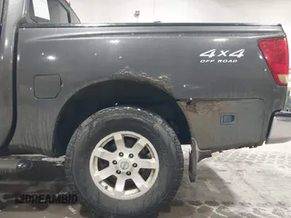 2004 Nissan Titan LE with VIN 1N6AA07B84N544745, listed as a IAAI auction lot 42195072 with 357,986 mi miles. Bid and sale history available at carsss.com. Image 6.