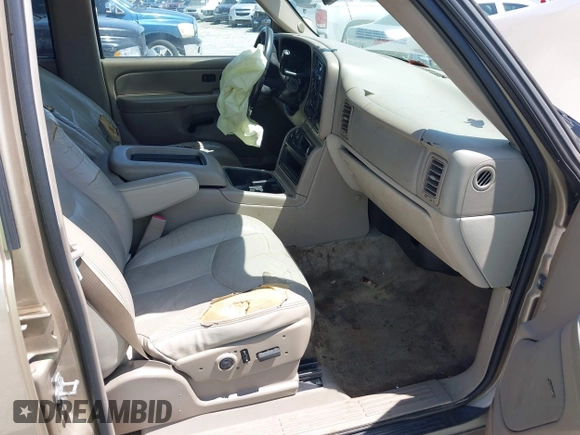 2005 Chevrolet Suburban LT with VIN 1GNEC16Z75J117611, listed as a IAAI auction lot 41946614 with 273,541 mi miles. Bid and sale history available at carsss.com. Image 5.
