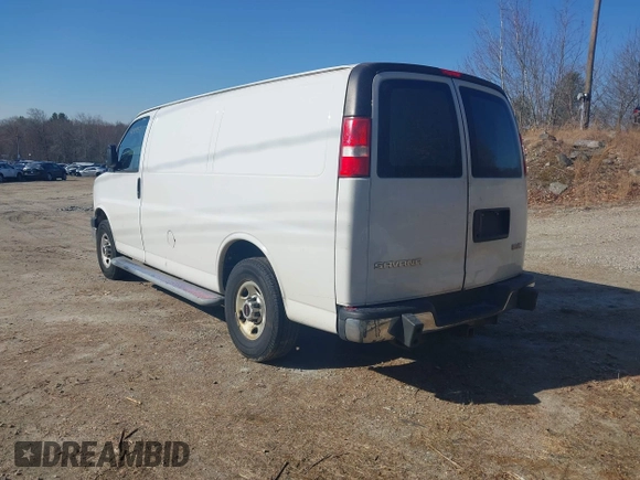 2016 GMC Savana Cargo with VIN 1GTW7AFFXG1904336, listed as a IAAI auction lot 41919957 with 330,932 mi miles. Bid and sale history available at carsss.com. Image 3.
