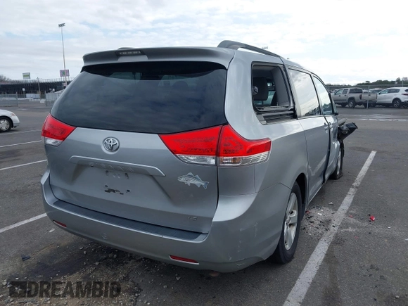 2012 Toyota Sienna LE AAS с VIN 5TDKK3DCXCS187273, выставлен на аукционе IAAI как лот 41741836 с пробегом 126 290 миль миль и . История ставок и продаж доступна на DreamBid. Изображение 4.
