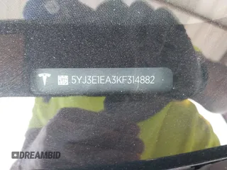 2019 Tesla Model 3 Mid Range z VIN 5YJ3E1EA3KF314882, wystawiony jako IAAI lot #42009874 z przebiegiem 160 381 mil mil oraz . Historia ofert i sprzedaży dostępna na DreamBid. Obrazek 9.