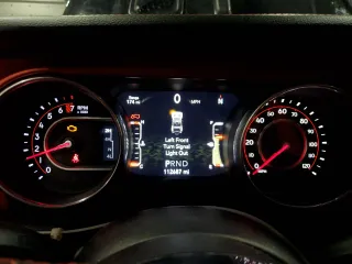 2018 Jeep Wrangler Unlimited Rubicon z VIN 1C4HJXFG4JW176917, wystawiony jako Copart lot #50387035 z przebiegiem 112 687 mil mil oraz Czysty tytuł • Clean title. Historia ofert i sprzedaży dostępna na DreamBid. Obrazek 9.