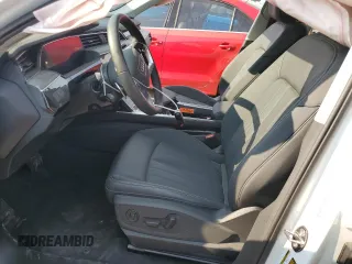 2024 Audi Q8 e-tron Premium z VIN WA14AAGE2RB015813, wystawiony jako Copart lot #61265424 z przebiegiem 1315 mil mil oraz Szkody całkowita. Historia ofert i sprzedaży dostępna na DreamBid. Obrazek 7.