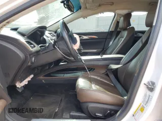 2014 Lincoln MKZ z VIN 3LN6L2G90ER820731, wystawiony jako Copart lot #57818185 z przebiegiem 133 133 mil mil oraz Szkoda całkowita • Salvage title. Historia ofert i sprzedaży dostępna na DreamBid. Obrazek 7.