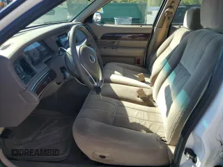 2003 Mercury Grand Marquis GS Convenience z VIN 2MEFM74W13X607924, wystawiony jako Copart lot #48960815 z przebiegiem 141 975 mil mil oraz Szkody całkowita. Historia ofert i sprzedaży dostępna na DreamBid. Obrazek 7.