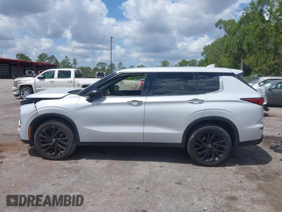 2022 Mitsubishi Outlander SE z VIN JA4J3UA85NZ055855, wystawiony jako IAAI lot #42020874 z przebiegiem 37 756 mil mil oraz . Historia ofert i sprzedaży dostępna na DreamBid. Obrazek 14.
