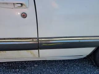 1990 Cadillac Eldorado z VIN 1G6EL1334LU616468, wystawiony jako Copart lot #76398934 z przebiegiem Nie podano mil oraz Szkody całkowita. Historia ofert i sprzedaży dostępna na DreamBid. Obrazek 12.