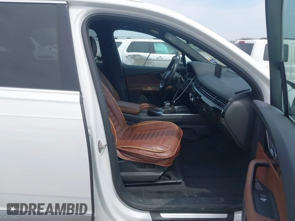 2017 Audi Q7 Premium Plus z VIN WA1LAAF77HD031992, wystawiony jako IAAI lot #42058343 z przebiegiem 99 827 mil mil oraz . Historia ofert i sprzedaży dostępna na DreamBid. Obrazek 5.