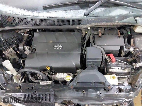 2011 Toyota Sienna SE with VIN 5TDXK3DC1BS172813, listed as a IAAI auction lot 41643352 with 172,385 mi miles. Bid and sale history available at carsss.com. Image 10.