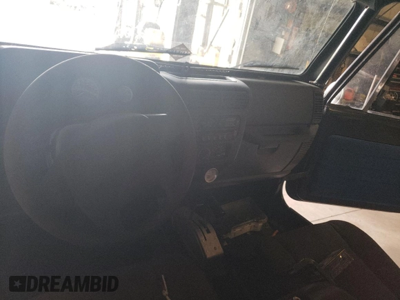 2004 Jeep Wrangler Sport z VIN 1J4FA49S44P746039, wystawiony jako Copart lot #51982795 z przebiegiem Nie podano mil oraz Czysty tytuł • Clean title. Historia ofert i sprzedaży dostępna na DreamBid. Obrazek 8.