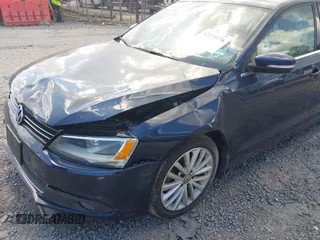 2014 Volkswagen Jetta TDI w/Premium/Nav with VIN 3VWLL7AJ3EM381929, listed as a IAAI auction lot 42539178 with 101,851 mi miles and . Bid and sale history available at DreamBid. Image 6.