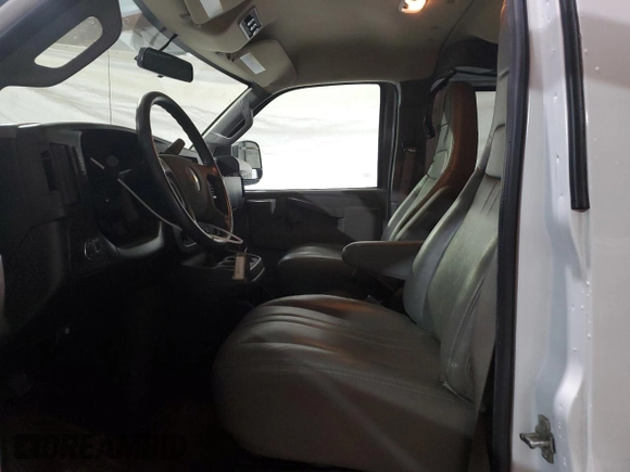 2022 Chevrolet Express Passenger LS z VIN 1GAZGNFP7N1272754, wystawiony jako Copart lot #73560924 z przebiegiem 25 492 mil mil oraz Czysty tytuł • Clean title. Historia ofert i sprzedaży dostępna na DreamBid. Obrazek 7.