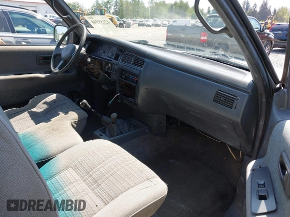 1993 Toyota T100 z VIN JT4VD20CXP0005278, wystawiony jako IAAI lot #42159540 z przebiegiem 110 334 mil mil oraz . Historia ofert i sprzedaży dostępna na DreamBid. Obrazek 5.