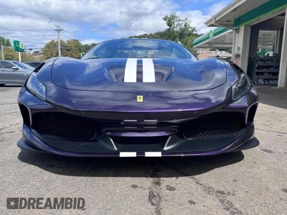 2022 Ferrari F8 z VIN ZFF93LMA1N0275100, wystawiony jako Copart lot #87539545 z przebiegiem 3 660 mil mil oraz Szkoda całkowita • Salvage title. Historia ofert i sprzedaży dostępna na DreamBid. Obrazek 9.