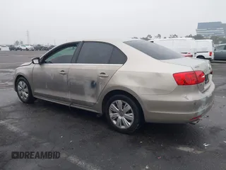 2013 Volkswagen Jetta SE z VIN 3VWDP7AJ4DM265033, wystawiony jako IAAI lot #41029651 z przebiegiem 126 879 mil mil oraz . Historia ofert i sprzedaży dostępna na DreamBid. Obrazek 15.