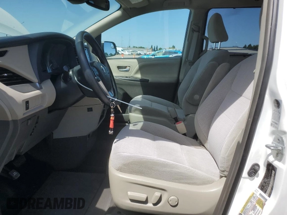 2018 Toyota Sienna LE Auto Access Seat with VIN 5TDKZ3DC0JS944349, listed as a Copart auction lot 58276595 with 72,725 mi miles and Salvage title. Bid and sale history available at DreamBid. Image 7.